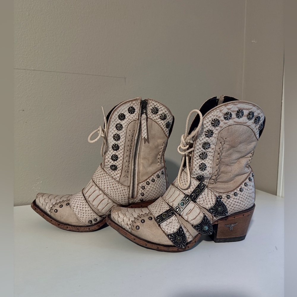 Lane Boots SHOWDOWN Ankle Booties in Alabite/Ceramic
Crackle Sz 6 - Picture 6 of 16